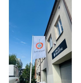 Vėliavos stiebas su skersiniu